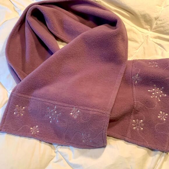 Scarf, fleece with snow flake design - Picture 1 of 5